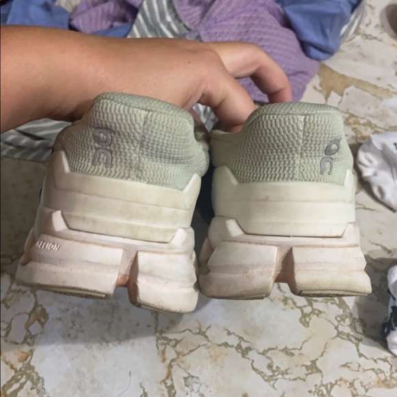 on cloud shoes - Picture 2 of 4